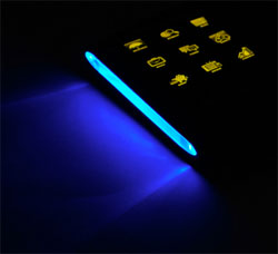 Illustration for article titled OCZ Sabre Does OLED Custom Keys On the Cheap